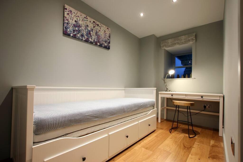 Stylish 2 Bed Home In The Heart Of Clifton Bristol Exterior photo